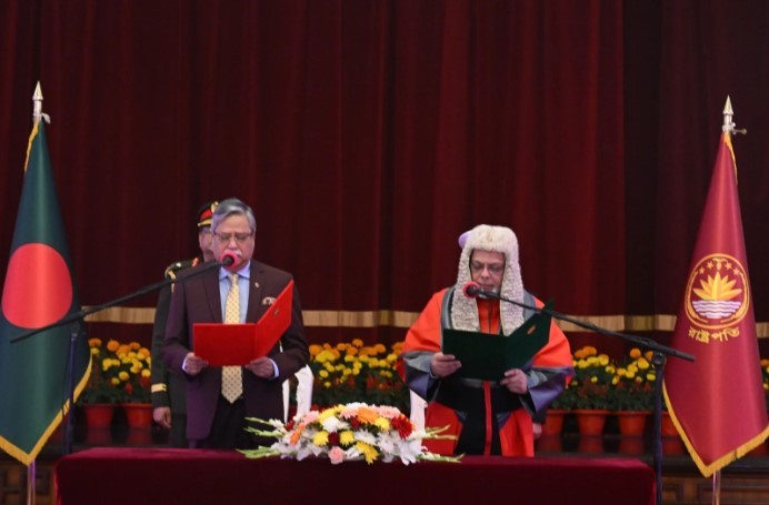 শপথ নিলেন প্রধান বিচারপতি জুবায়ের রহমান চৌধুরী